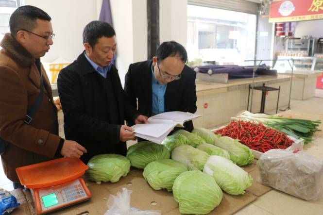 简阳市食药监局局长方正带队检查市场销售食用农产品质量安全工作